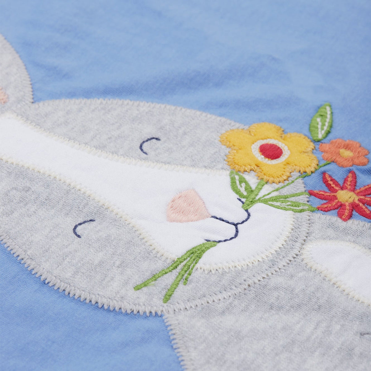 Short-sleeved t-shirt- bunny appliqué