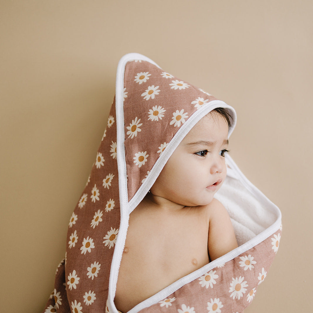 Muslin hooded towel- daisy dream*